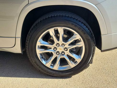 Used 2021 Chevrolet Traverse High Country FWD image 12