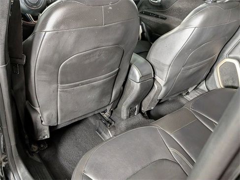 Used 2015 Jeep Renegade Limited image 25