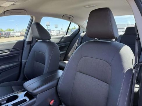 Used 2024 Nissan Altima 2.5 SV FWD image 10