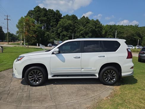 Used 2017 Lexus GX 460 Premium AWD/4WD image 2