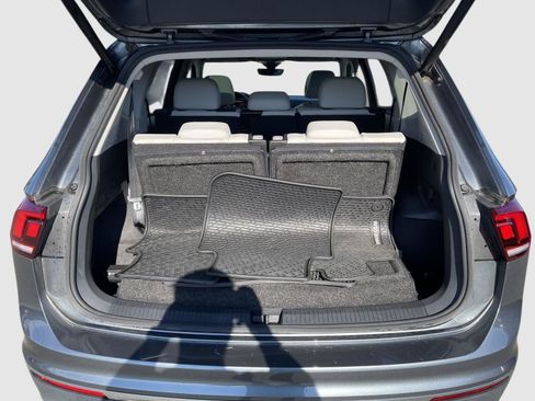 Used 2018 Volkswagen Tiguan SEL Premium AWD/4WD image 19