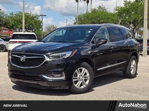 Used 2018 Buick Enclave Essence image 1