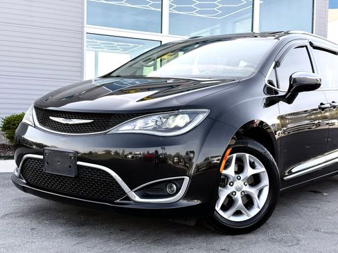 Used 2020 Chrysler Pacifica Limited FWD image 4
