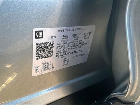 Used 2025 Chevrolet Traverse LT image 32