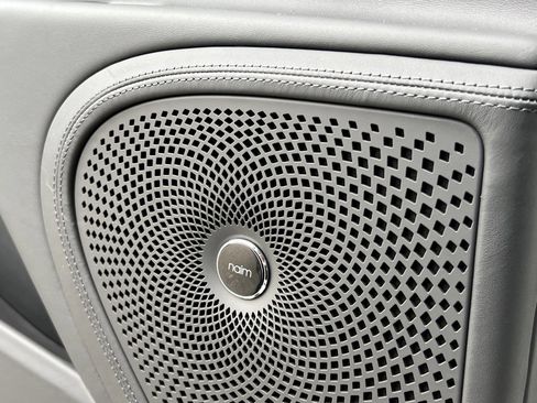 Used 2025 Bentley Flying Spur Plug-In Hybrid image 52