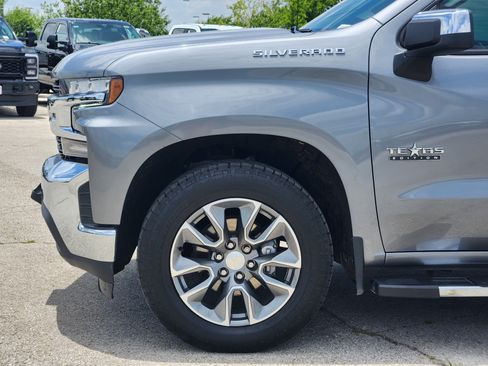Used 2022 Chevrolet Silverado 1500 LT w/ Bed Protection Package RWD image 9