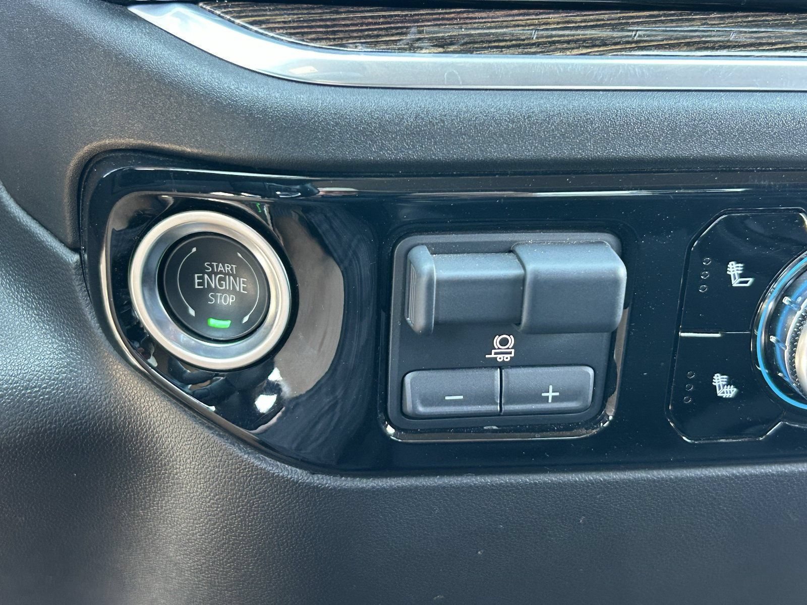 Certified 2025 GMC Sierra 1500 SLE RWD image 35