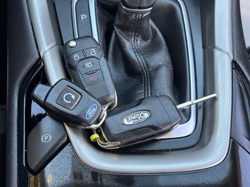 Used 2014 Ford Fusion SE w/ Equipment Group 202A image 11