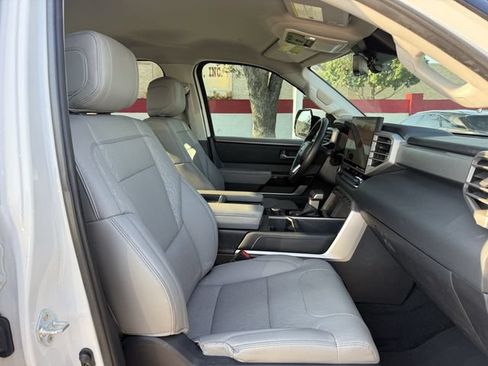 Used 2024 Toyota Tundra Limited AWD/4WD image 33