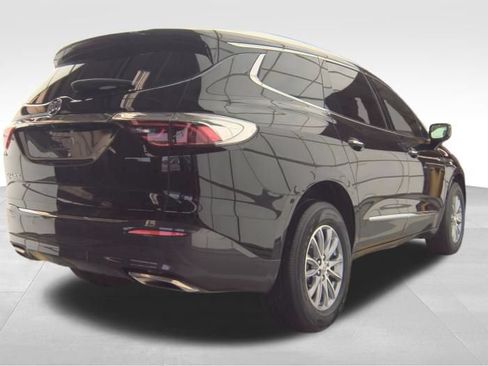 Used 2023 Buick Enclave Essence AWD/4WD image 3