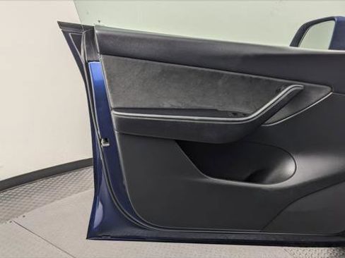 Used 2022 Tesla Model Y Long Range image 12