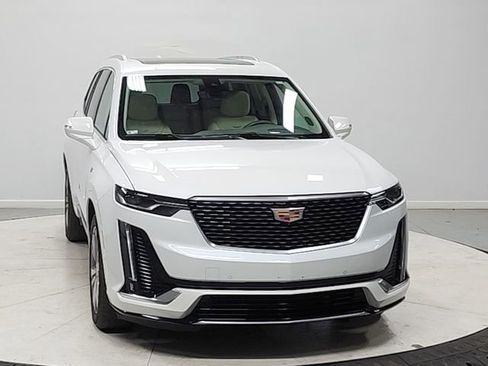 Used 2024 Cadillac XT6 Premium Luxury w/ Technology Package image 2