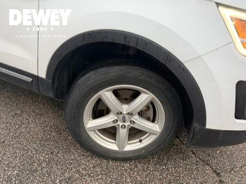 Used 2016 Ford Explorer XLT w/ Equipment Group 202A AWD/4WD image 16