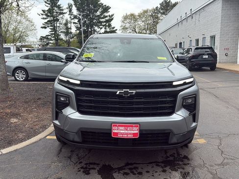 Used 2026 Chevrolet Traverse LT w/ Midnight/Sport Edition FWD image 3