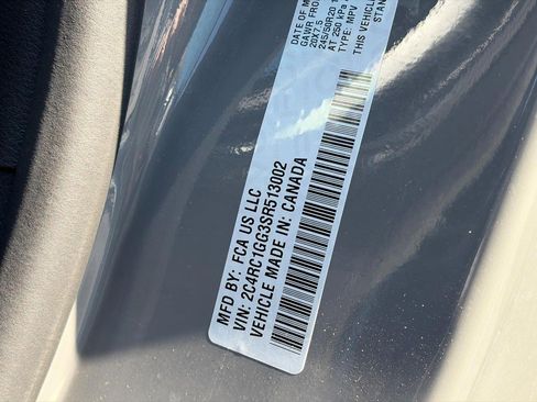 Used 2025 Chrysler Pacifica Limited FWD image 24