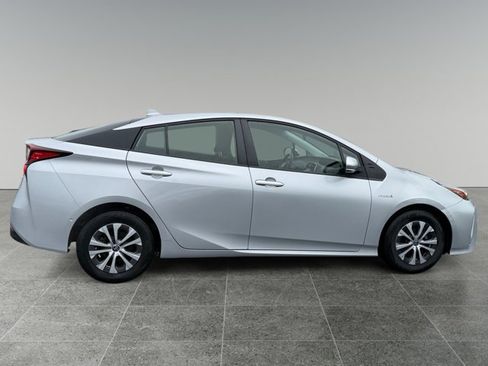 Used 2022 Toyota Prius LE image 6