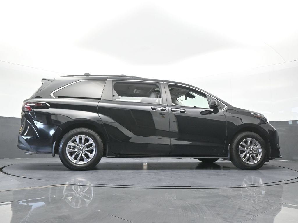 Used 2025 Toyota Sienna XLE w/ XLE Plus Package FWD image 65