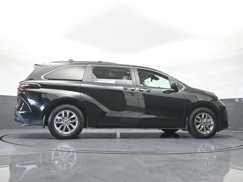 Used 2025 Toyota Sienna XLE w/ XLE Plus Package FWD image 65