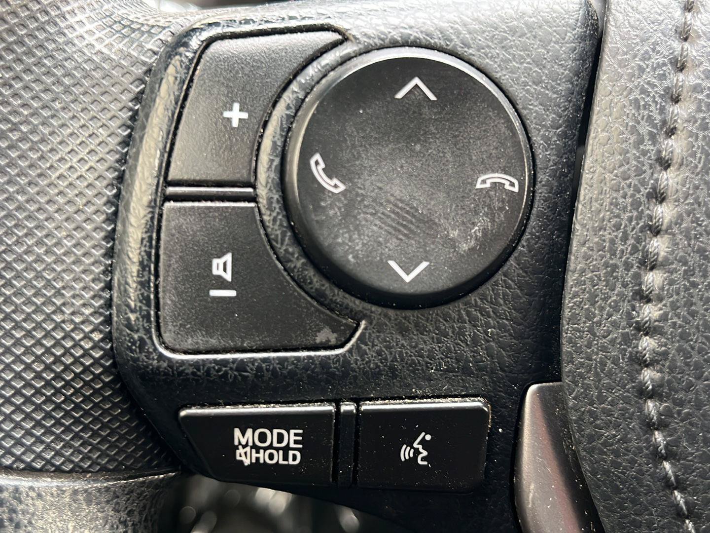 Used 2017 Toyota RAV4 LE FWD image 7