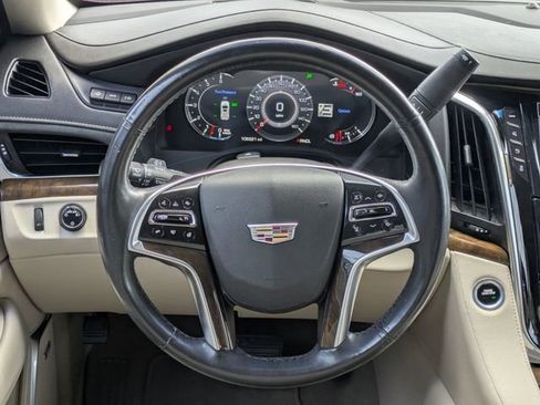 Used 2018 Cadillac Escalade Luxury RWD image 16