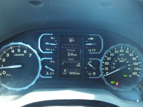 Used 2020 Toyota Tundra SR5 w/ SR5 Convenience Package AWD/4WD image 9