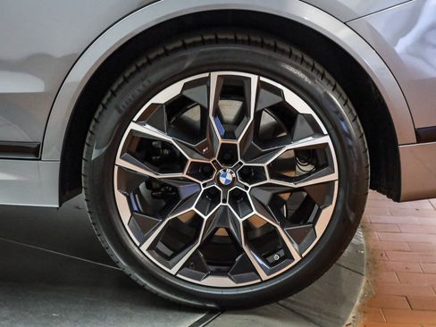 Certified 2025 BMW X7 M60i image 11