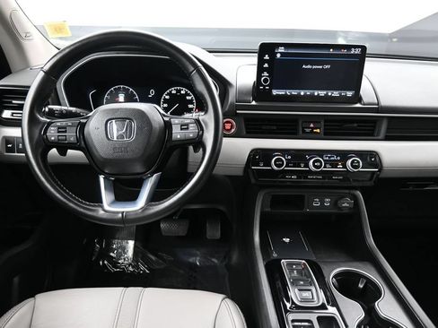 Certified 2023 Honda Pilot Touring image 20