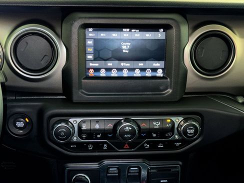Used 2021 Jeep Wrangler Sport AWD/4WD image 18