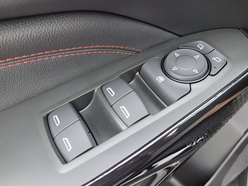 New 2026 Chevrolet Trax RS w/ Sunroof Package FWD image 29