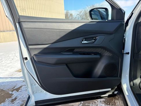 Used 2023 Nissan Ariya FWD image 15