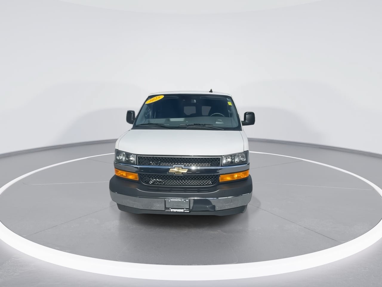 Used 2025 Chevrolet Express 3500 LT w/ LT Preferred Equipment Group RWD image 4
