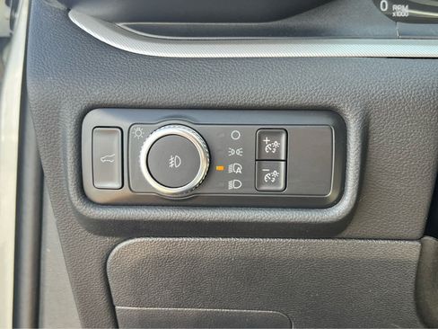 Used 2020 Ford Explorer XLT w/ Equipment Group 202A AWD/4WD image 31