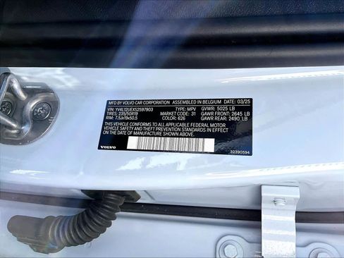 Used 2025 Volvo XC40 B5 Plus image 34