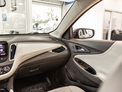 Used 2020 Chevrolet Malibu LT w/ Leather Package image 37