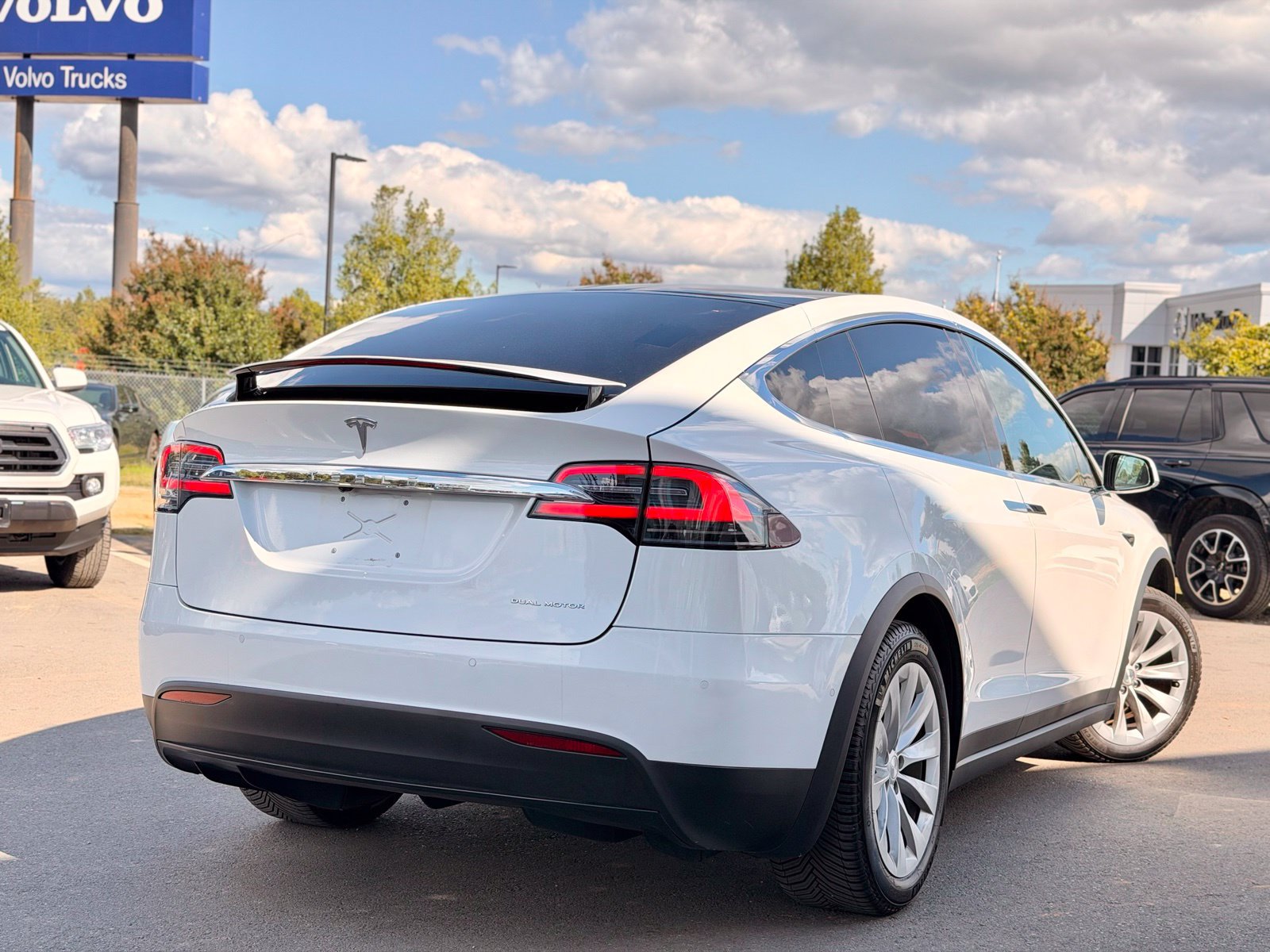 Used 2019 Tesla Model X 75D AWD/4WD image 16