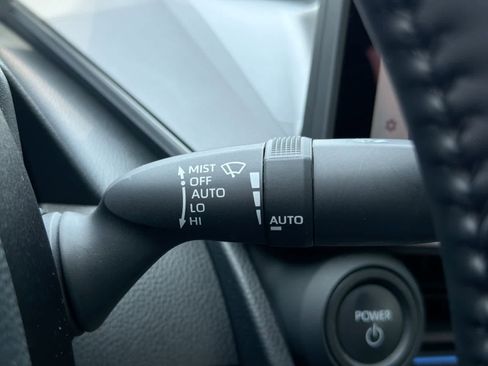 Used 2025 Toyota Prius XLE image 27