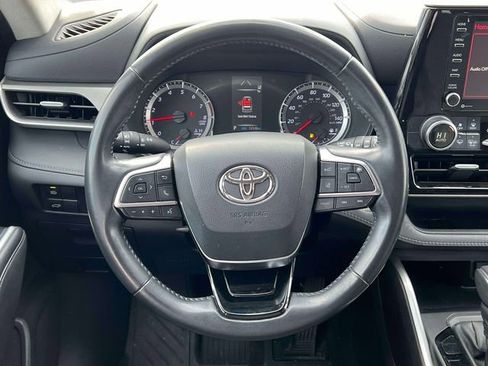 Used 2021 Toyota Highlander LE image 11