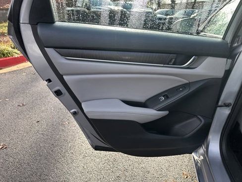 Used 2018 Honda Accord Touring image 23