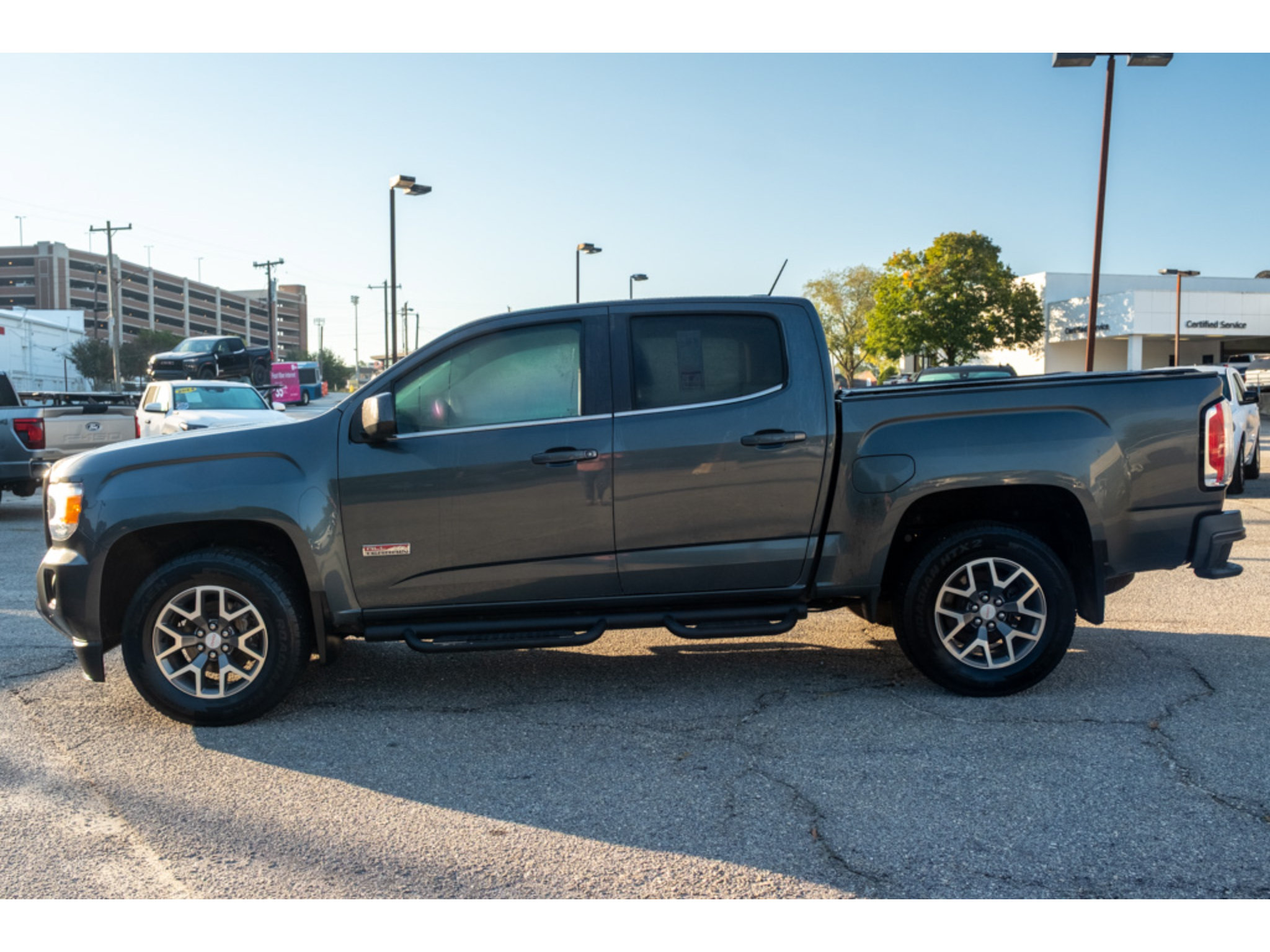 Used 2015 GMC Canyon SLE w/ All-Terrain Package RWD image 5