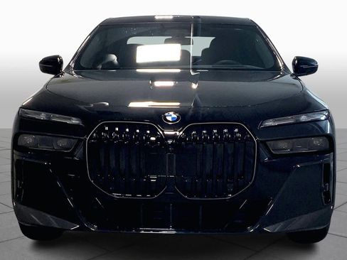 Used 2026 BMW 760i xDrive w/ Executive Package AWD/4WD image 3