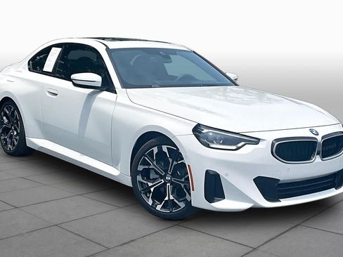 Used 2025 BMW 230i Coupe w/ Convenience Package RWD image 3