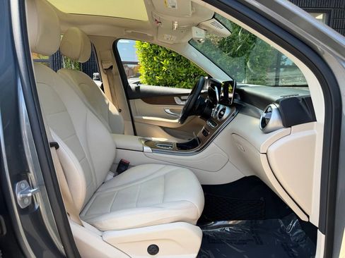 Used 2020 Mercedes-Benz GLC 300 w/ Parking Assistance Package image 36
