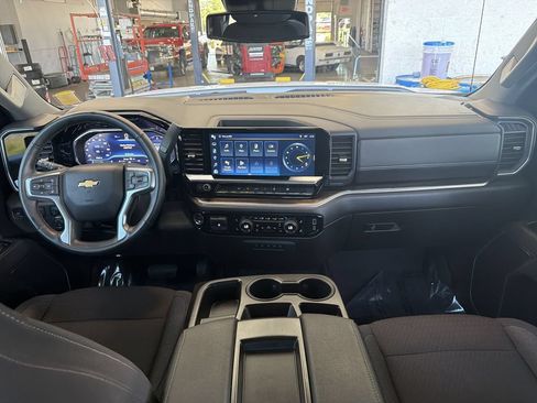 Used 2025 Chevrolet Silverado 1500 LT AWD/4WD image 20