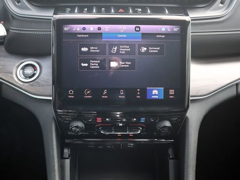 Used 2023 Jeep Grand Cherokee L Limited w/ Luxury Tech Group II image 16