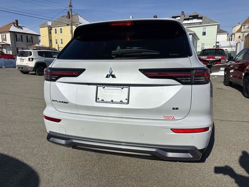 New 2026 Mitsubishi Outlander SE image 3
