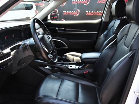 Used 2025 Kia Telluride LX FWD image 17