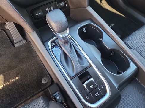 Used 2019 Hyundai Santa Fe SE image 29