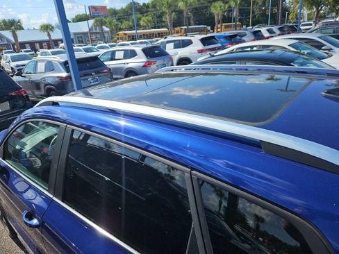 Used 2023 Volkswagen Taos SE w/ Panoramic Sunroof Package FWD image 11