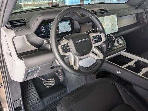 Certified 2025 Land Rover Defender 110 S image 4