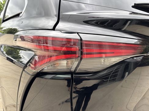 Used 2024 Toyota Sienna XSE image 12